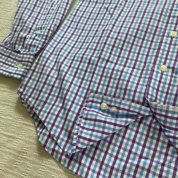 Vineyard Vines button up shirt. - Picture 4 of 8
